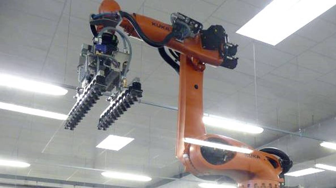 A MECSPE la spremuta d'arancia la fa il robot collaborativo di KUKA