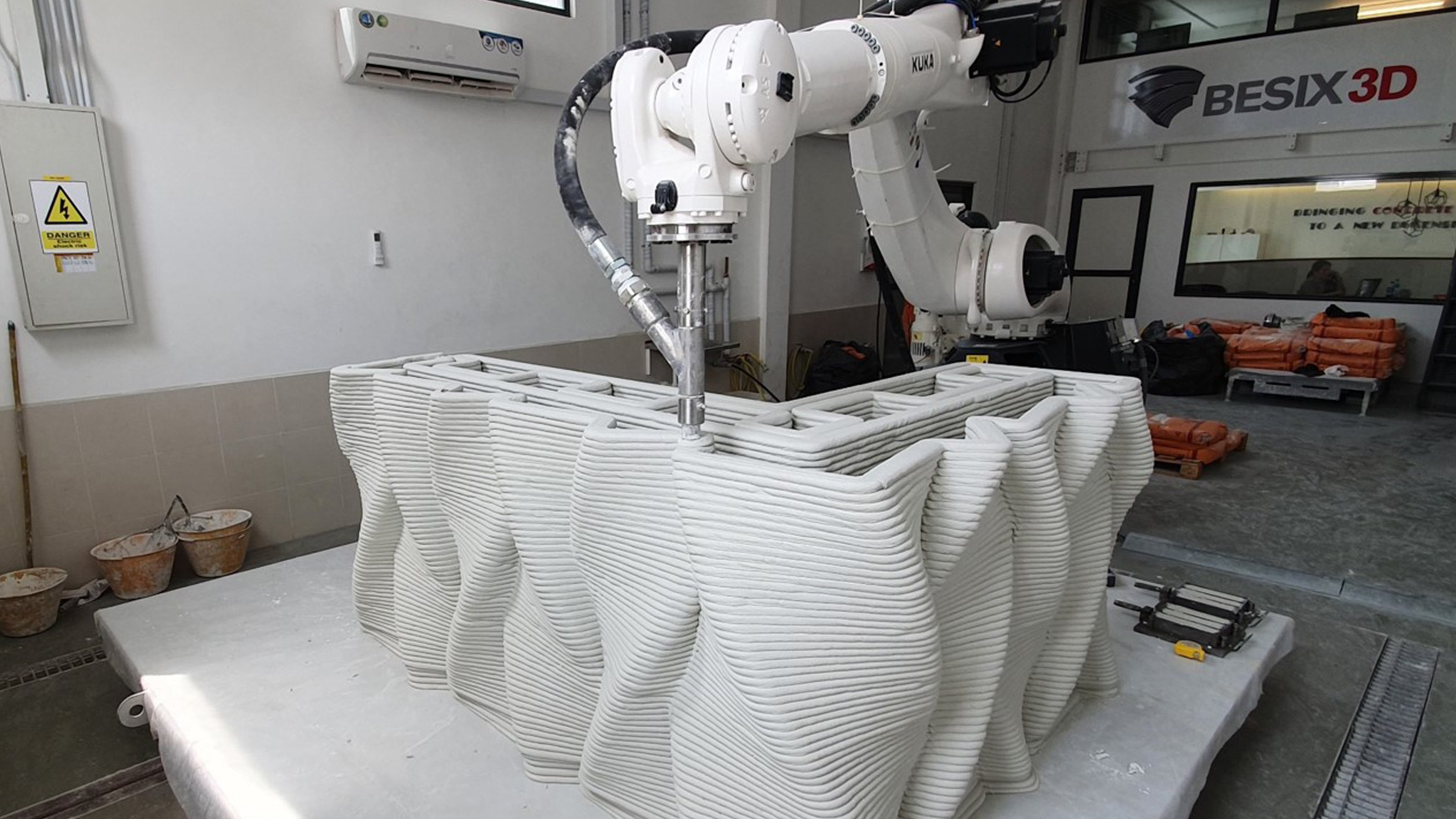 Additive Manufacturing: KR QUANTEC Provides Support For 3D Concrete ...